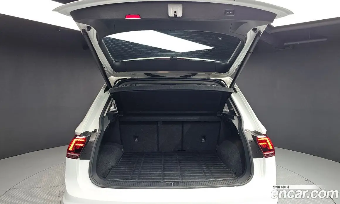Volkswagen Tiguan 2018 2.0 автомат (гидро), фото 20