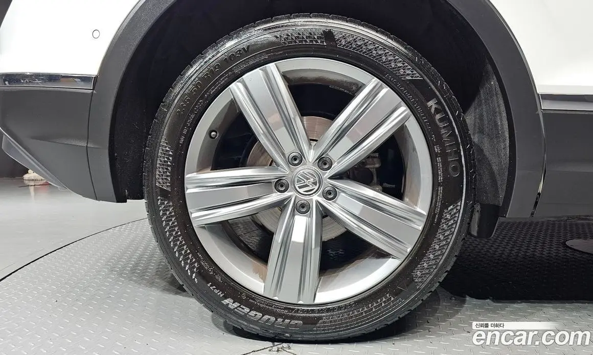 Volkswagen Tiguan 2018 2.0 автомат (гидро), фото 5
