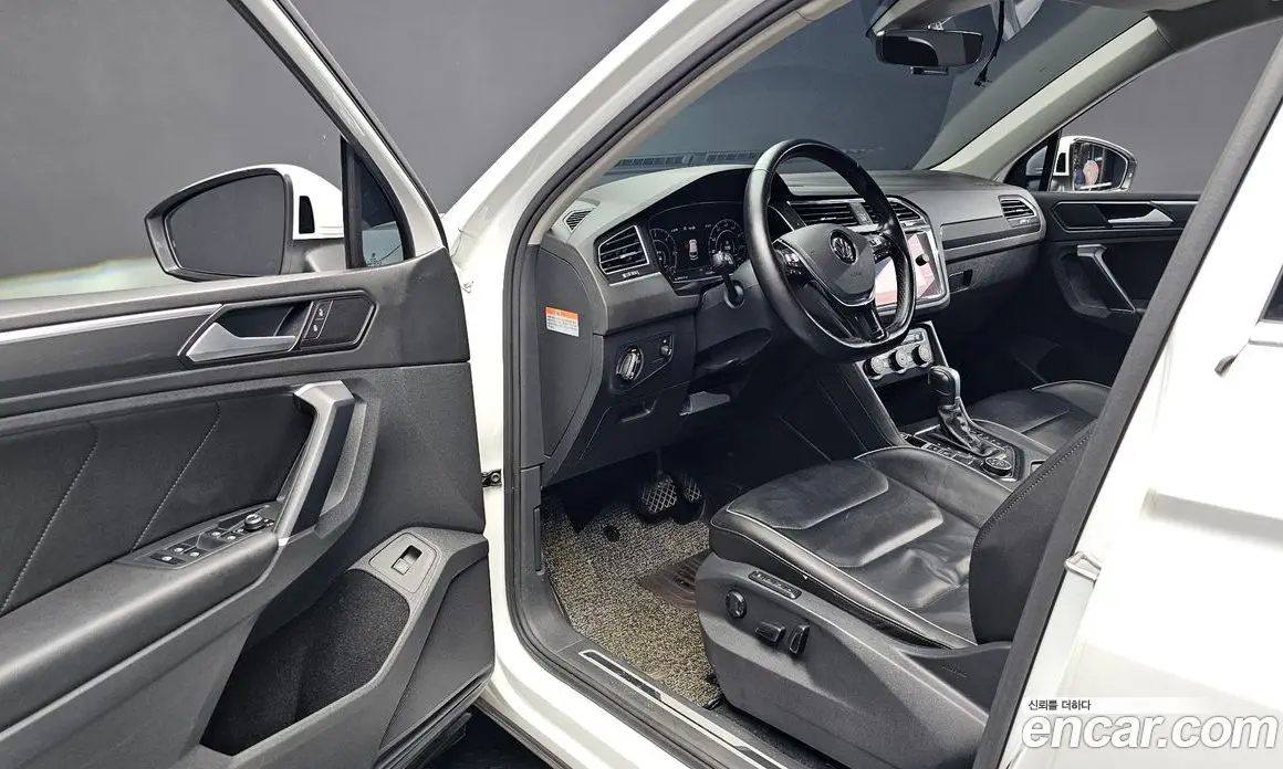 Volkswagen Tiguan 2018 2.0 автомат (гидро), фото 10
