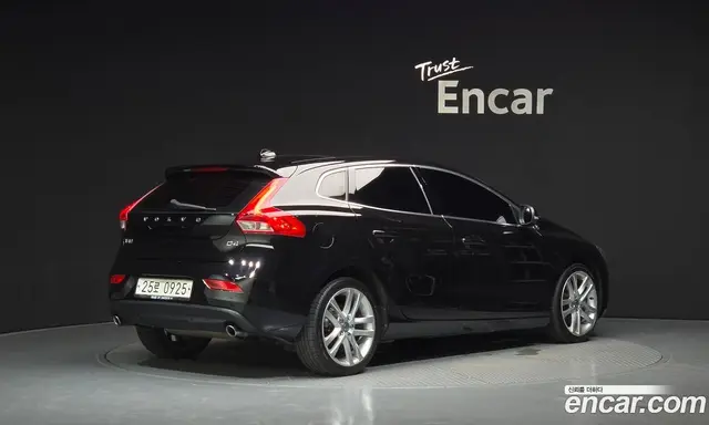 Volvo V40 2016 2.0 автомат (гидро), миниатюра 2