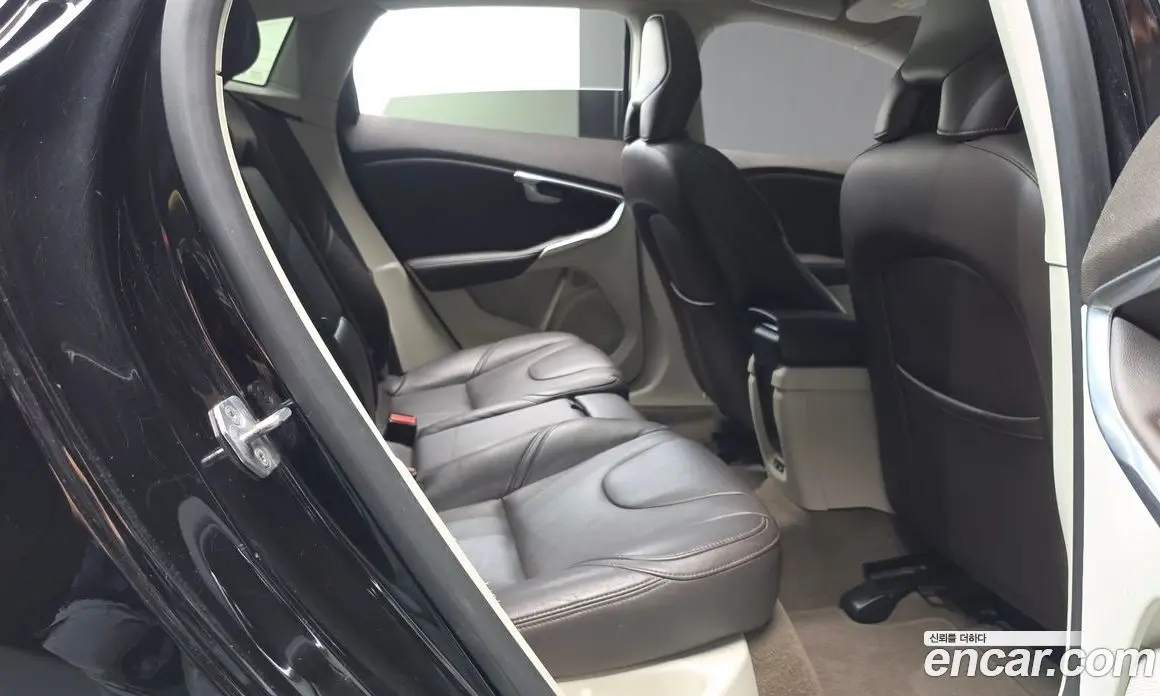Volvo V40 2016 2.0 автомат (гидро), фото 12