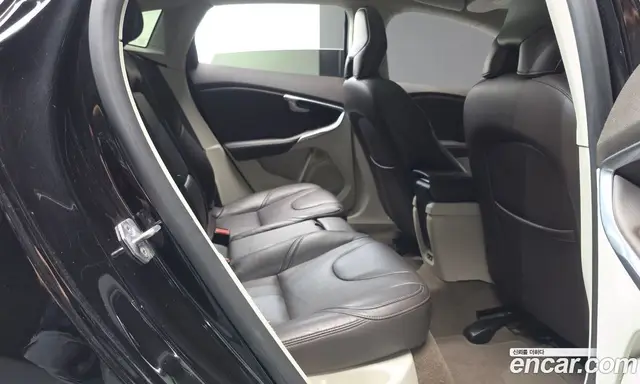 Volvo V40 2016 2.0 автомат (гидро), миниатюра 12