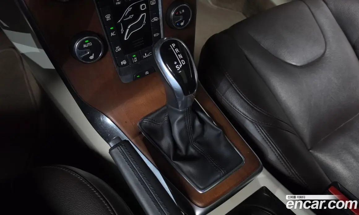 Volvo V40 2016 2.0 автомат (гидро), фото 9