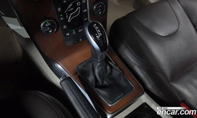 Volvo V40 2016 2.0 автомат (гидро), миниатюра 9