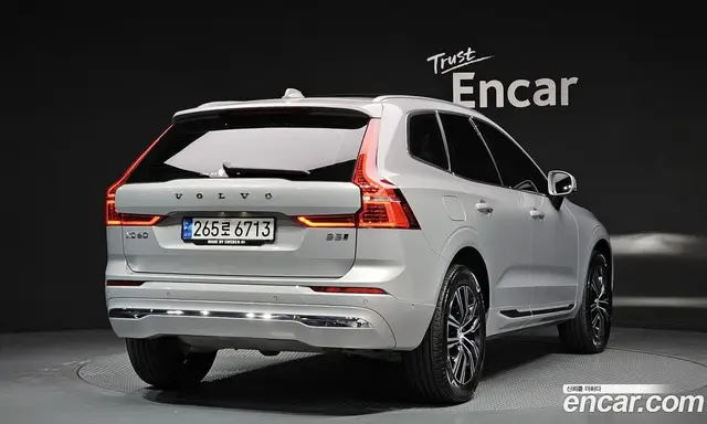 Volvo XC60 2022 2.0 автомат (гидро), миниатюра 2