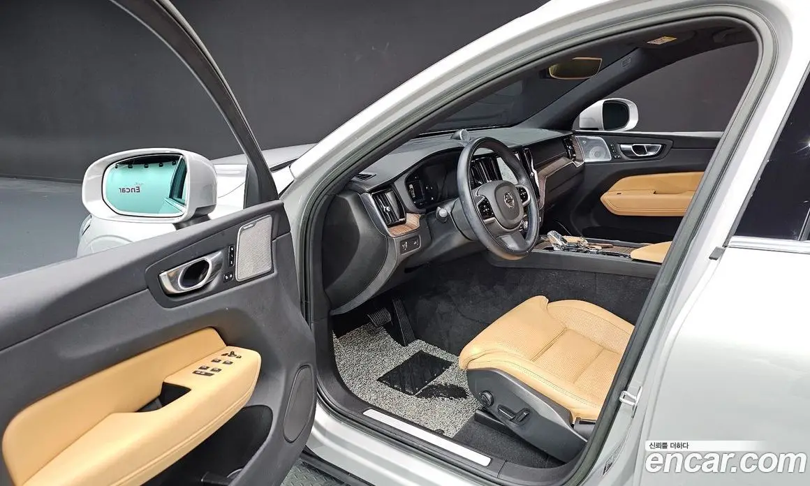 Volvo XC60 2022 2.0 автомат (гидро), фото 11