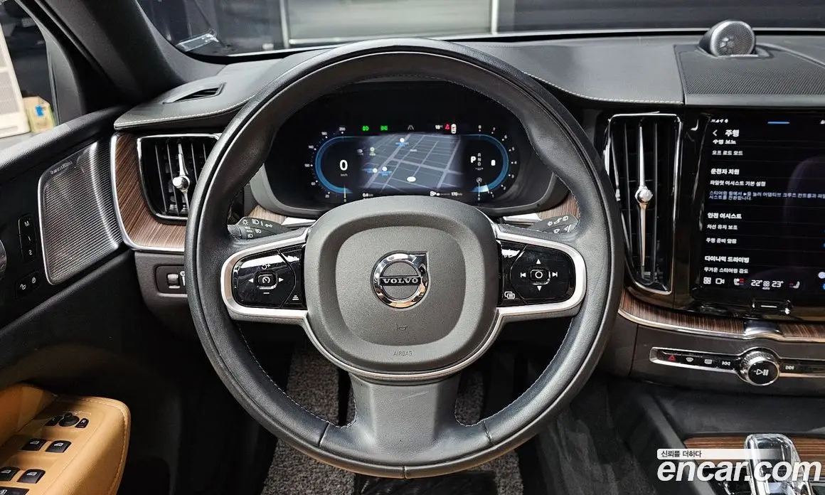 Volvo XC60 2022 2.0 автомат (гидро), фото 13