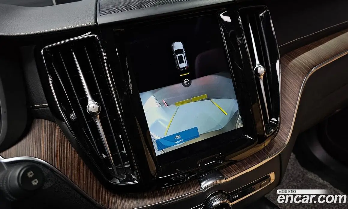 Volvo XC60 2022 2.0 автомат (гидро), фото 16