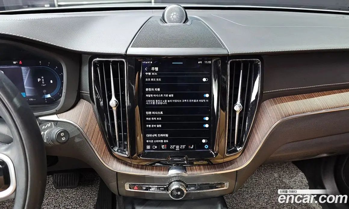 Volvo XC60 2022 2.0 автомат (гидро), фото 18