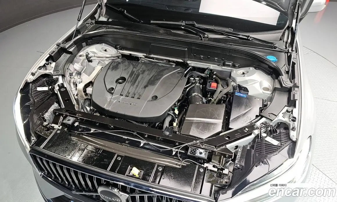 Volvo XC60 2022 2.0 автомат (гидро), фото 6