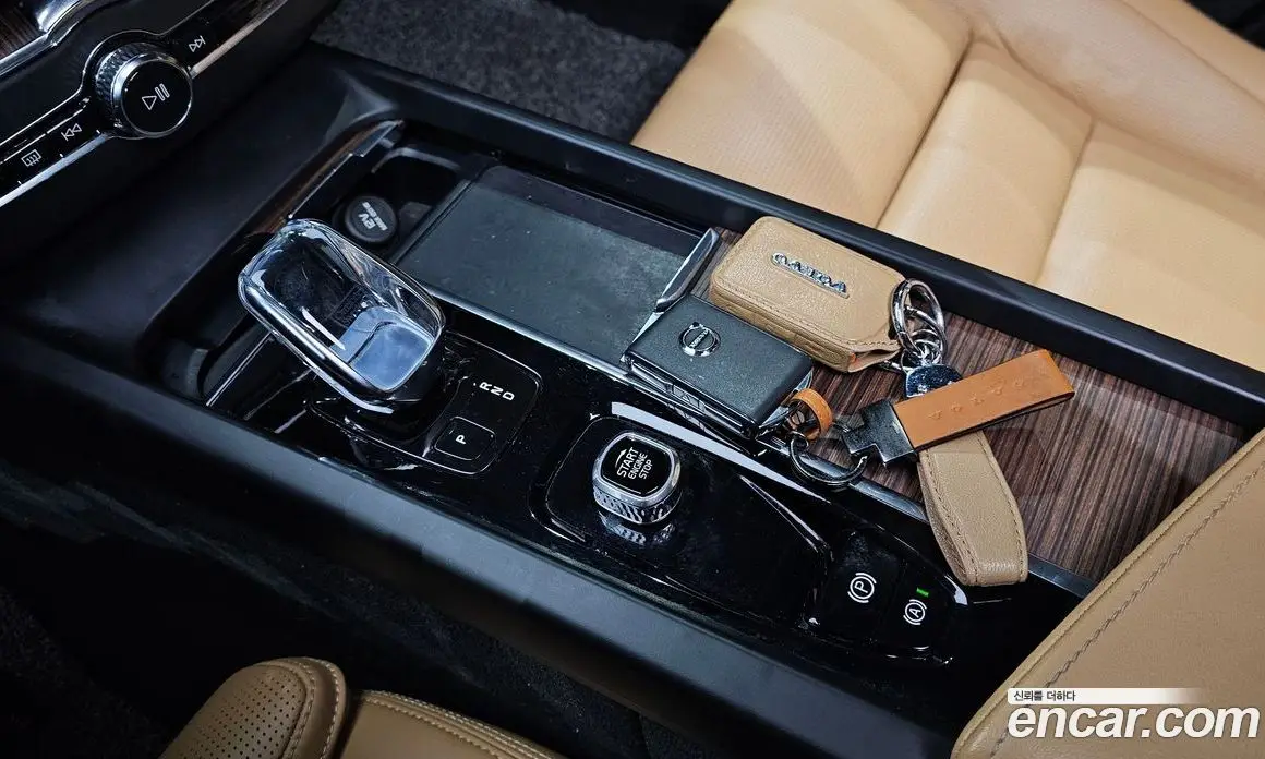 Volvo XC60 2022 2.0 автомат (гидро), фото 9
