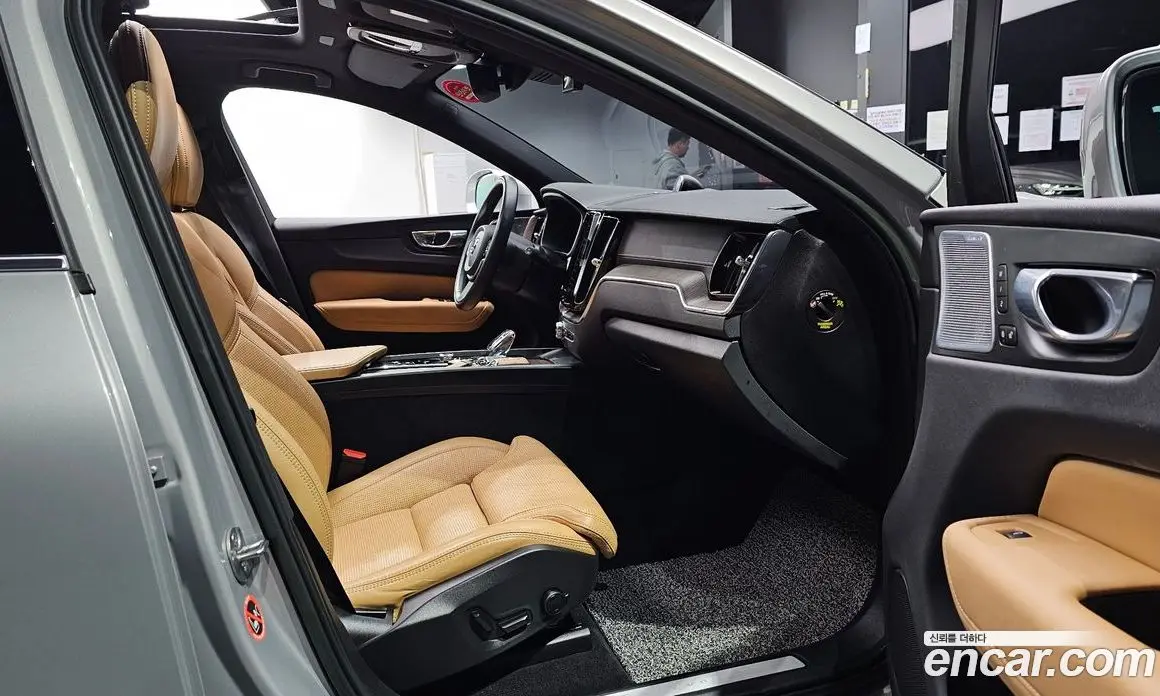 Volvo XC60 2022 2.0 автомат (гидро), фото 10