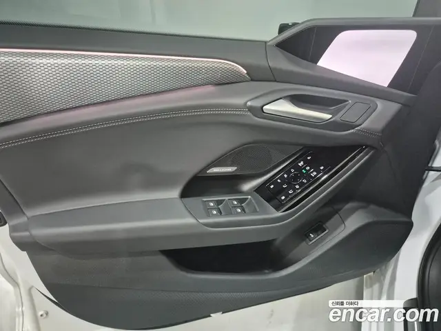 Audi A6 e-tron 2025 0.2 автомат (гидро), миниатюра 12