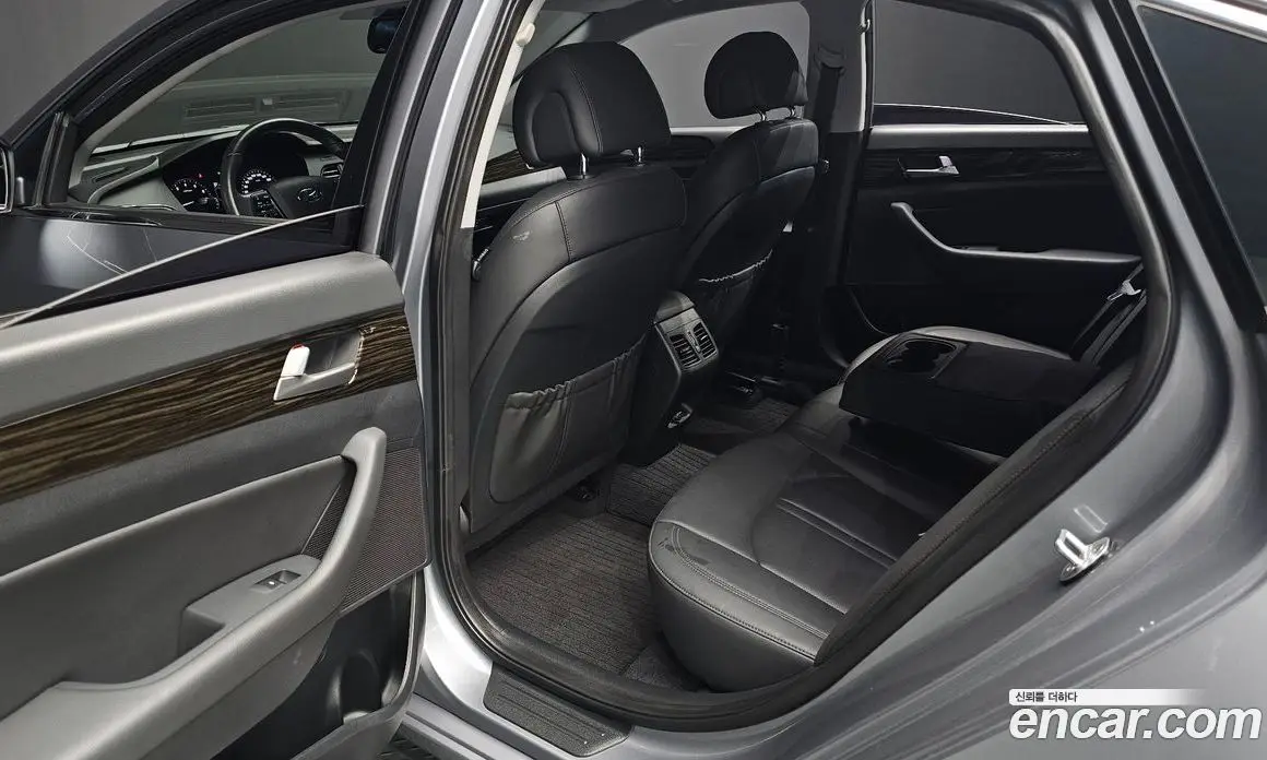 Hyundai Sonata 2016 2.0 автомат (гидро), фото 12 Hyundai Sonata 2016 2.0 автомат (гидро), фото 12