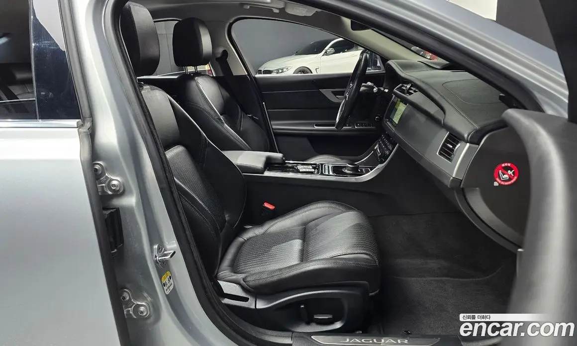 Jaguar XF 2016 2.0 автомат (гидро), фото 11