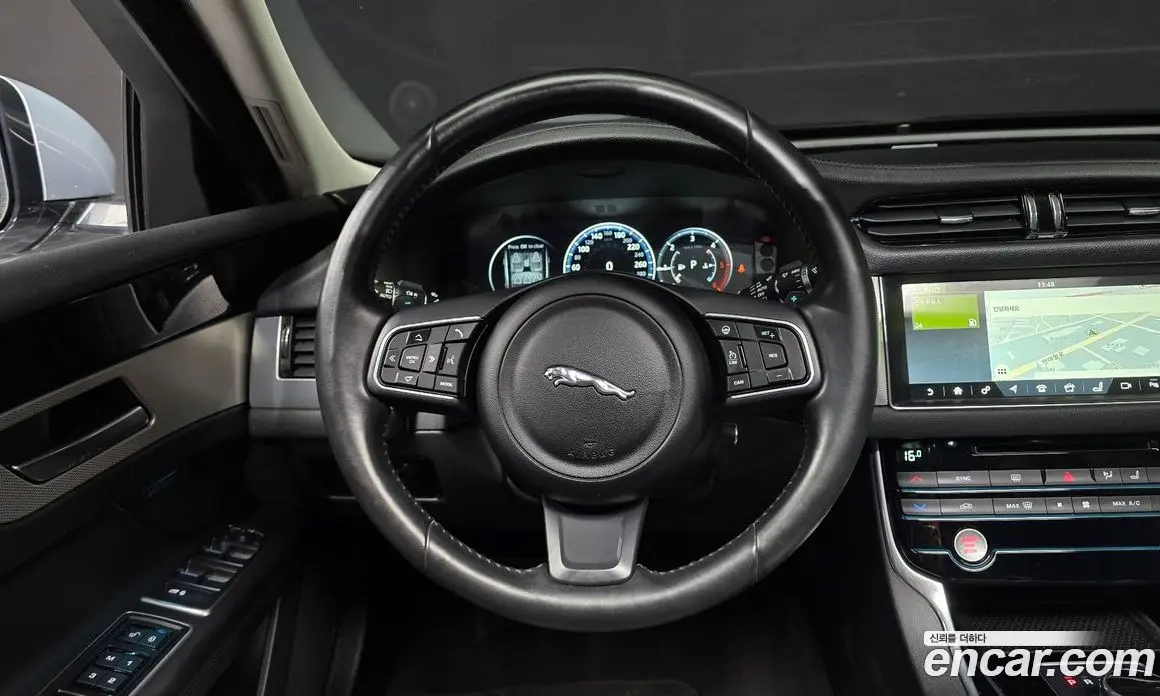 Jaguar XF 2016 2.0 автомат (гидро), фото 13