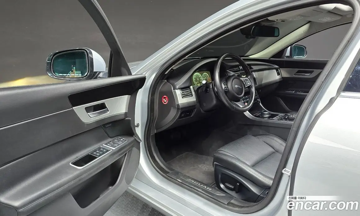 Jaguar XF 2016 2.0 автомат (гидро), фото 10