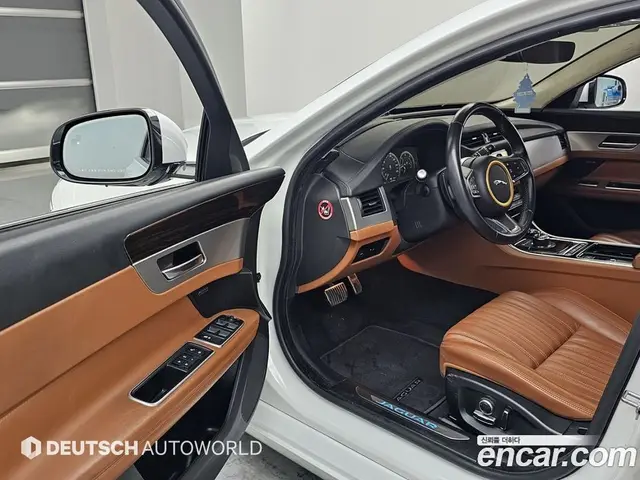 Jaguar XF 2019 2.0 автомат (гидро), миниатюра 11