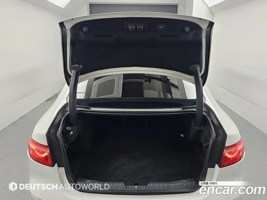 Jaguar XF 2019 2.0 автомат (гидро), фото 19