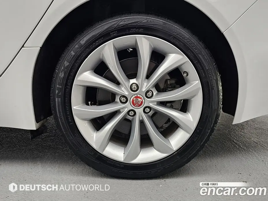 Jaguar XF 2019 2.0 автомат (гидро), фото 5