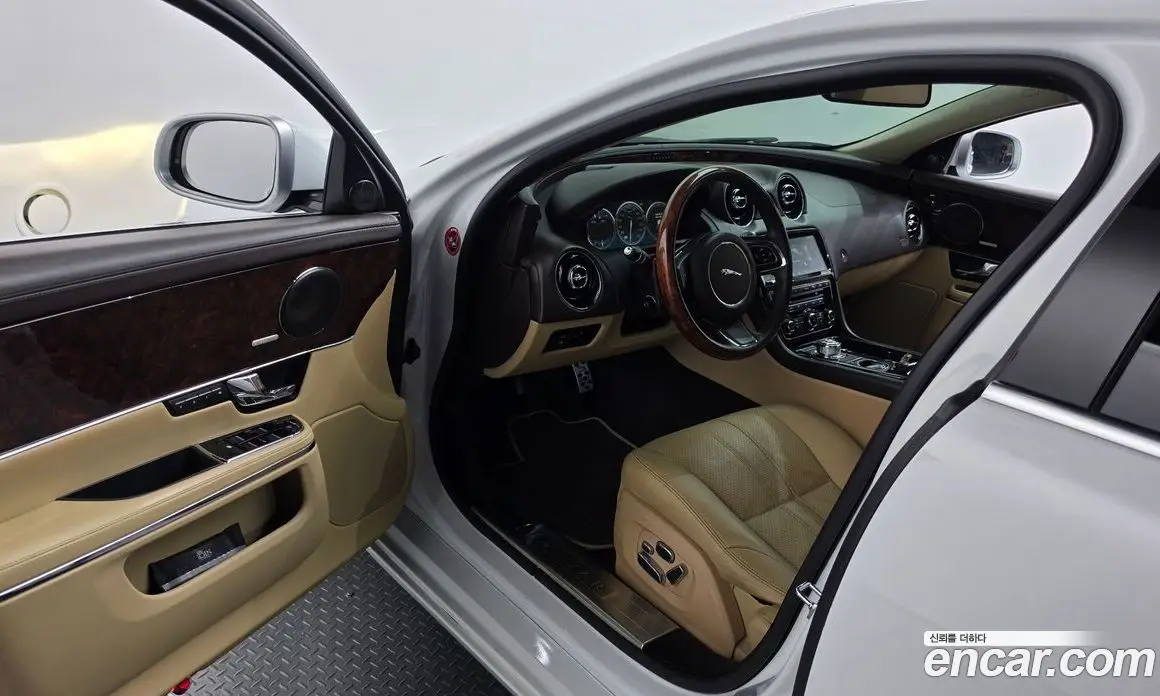 Jaguar XJ 2011 5.0 автомат (гидро), фото 10 Jaguar XJ 2011 5.0 автомат (гидро), фото 10