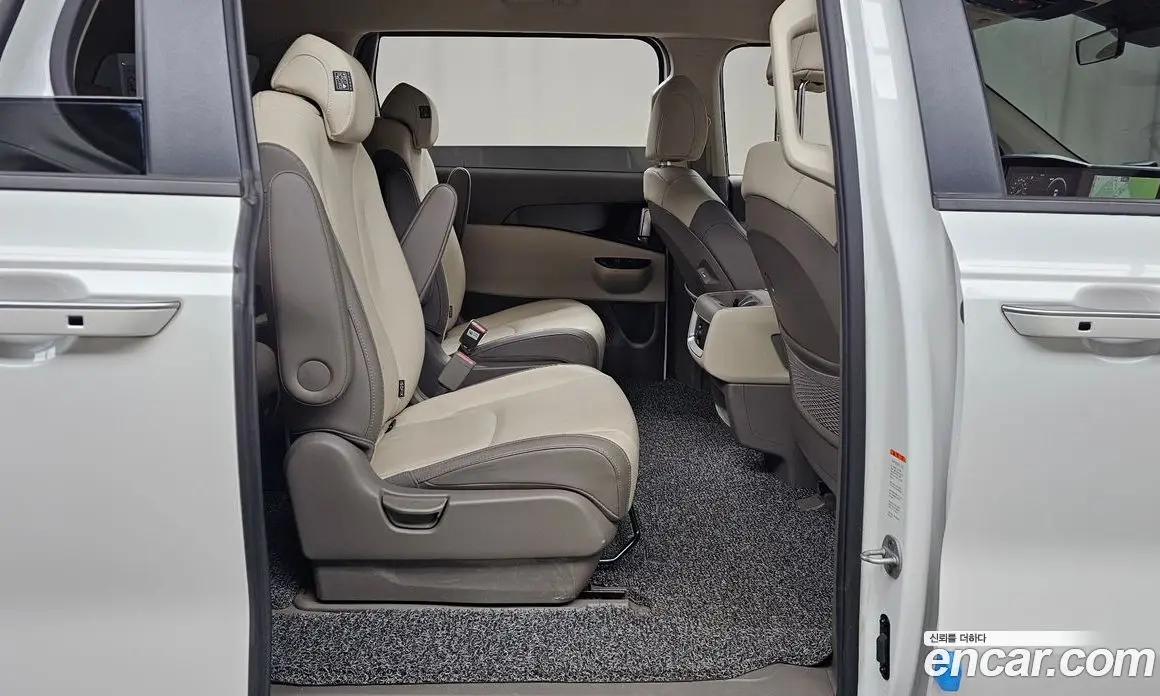 Kia Carnival 2021 2.2 автомат (гидро), фото 12