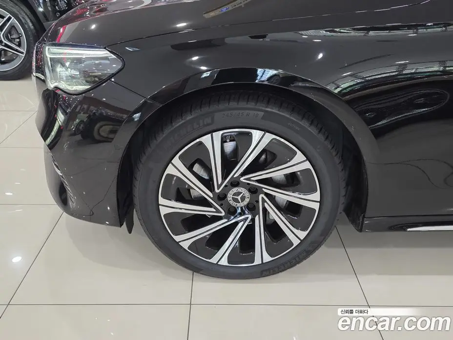 Mercedes-Benz E-Class 2024 2.0 автомат (гидро), фото 5