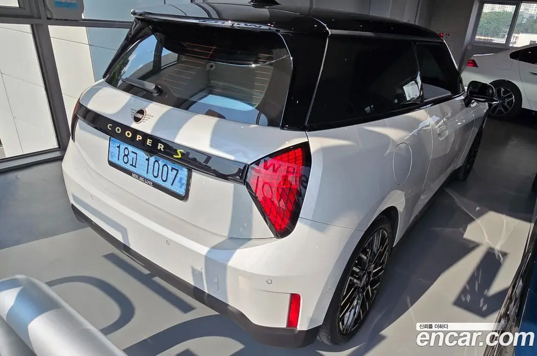 Mini Cooper 2024 автомат (гидро), фото 4