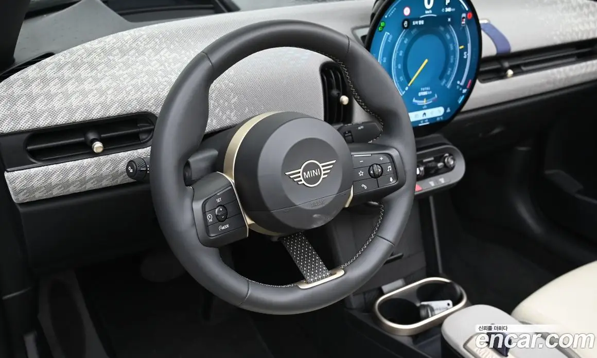 Mini Cooper Convertible 2025 2.0 автомат (гидро), фото 14 Mini Cooper Convertible 2025 2.0 автомат (гидро), фото 14