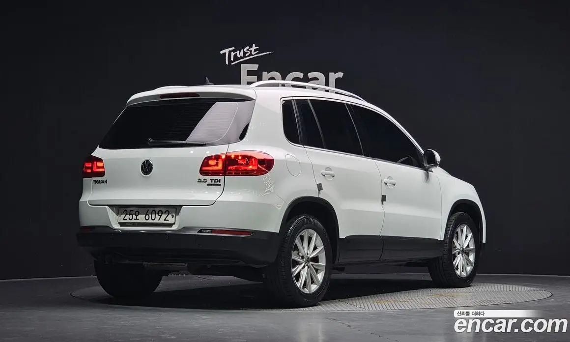 Volkswagen Tiguan 2015 2.0 автомат (гидро), фото 2 Volkswagen Tiguan 2015 2.0 автомат (гидро), фото 2