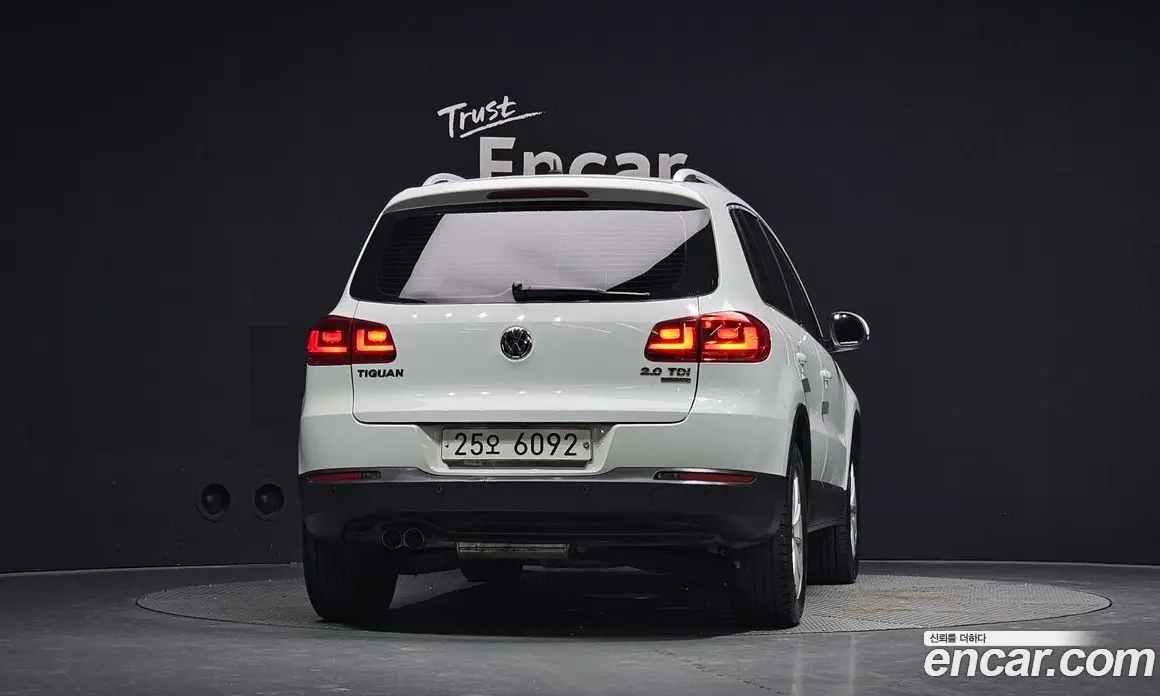 Volkswagen Tiguan 2015 2.0 автомат (гидро), фото 4 Volkswagen Tiguan 2015 2.0 автомат (гидро), фото 4