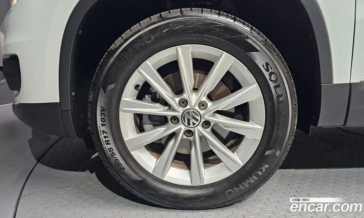 Volkswagen Tiguan 2015 2.0 автомат (гидро), фото 5 Volkswagen Tiguan 2015 2.0 автомат (гидро), фото 5