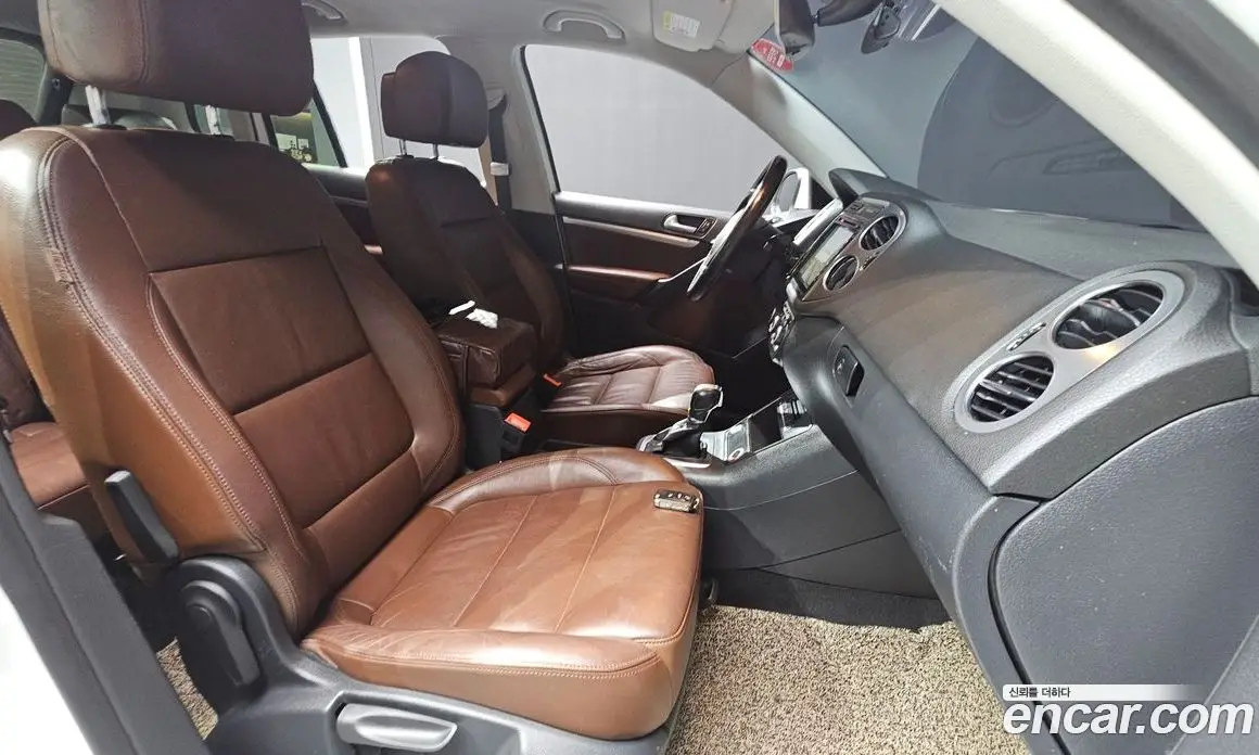 Volkswagen Tiguan 2015 2.0 автомат (гидро), фото 10 Volkswagen Tiguan 2015 2.0 автомат (гидро), фото 10