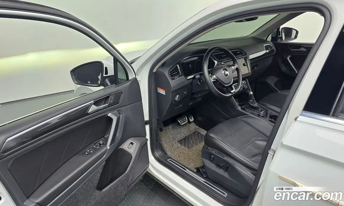 Volkswagen Tiguan 2018 2.0 автомат (гидро), фото 11