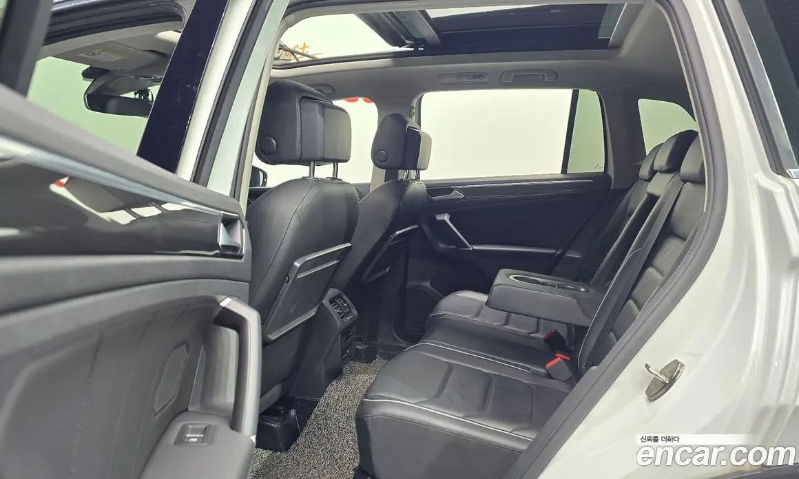 Volkswagen Tiguan 2018 2.0 автомат (гидро), фото 12