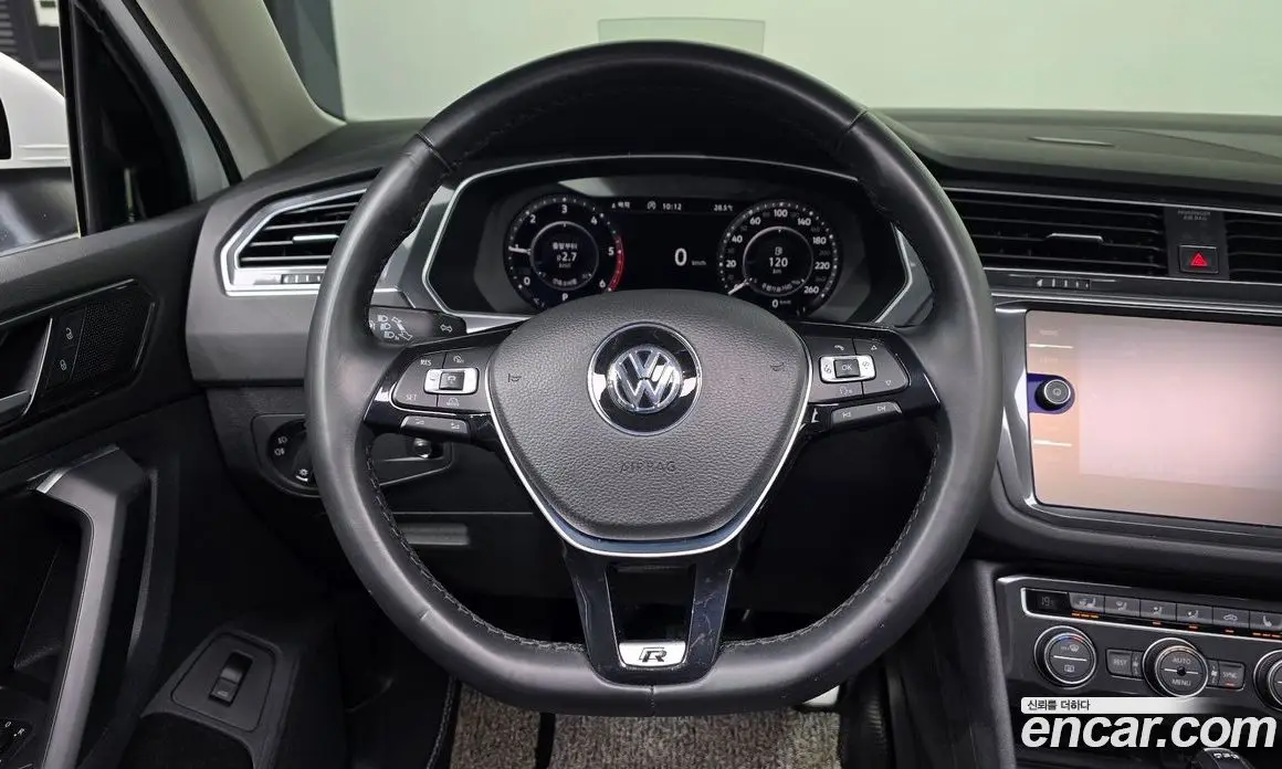 Volkswagen Tiguan 2018 2.0 автомат (гидро), фото 13