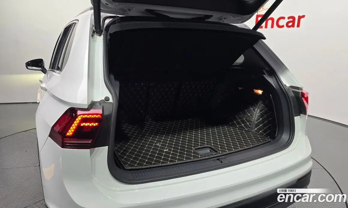 Volkswagen Tiguan 2018 2.0 автомат (гидро), фото 20