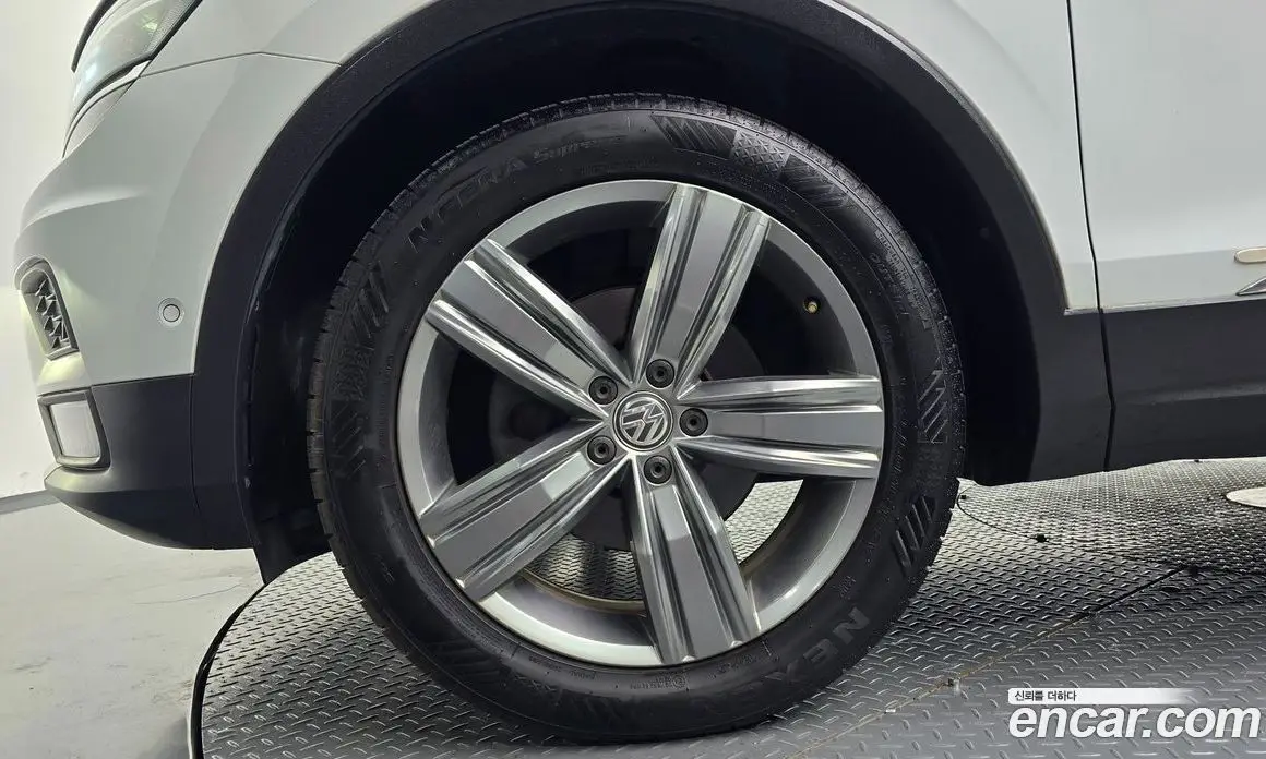 Volkswagen Tiguan 2018 2.0 автомат (гидро), фото 5