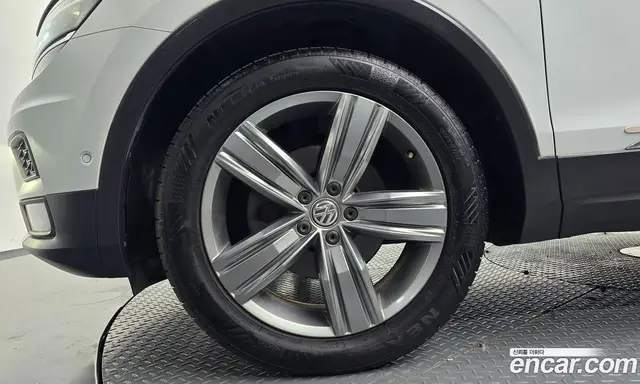 Volkswagen Tiguan 2018 2.0 автомат (гидро), миниатюра 5