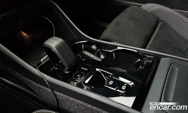 Volvo XC40 2024 2.0 автомат (гидро), миниатюра 9 Volvo XC40 2024 2.0 автомат (гидро), миниатюра 9