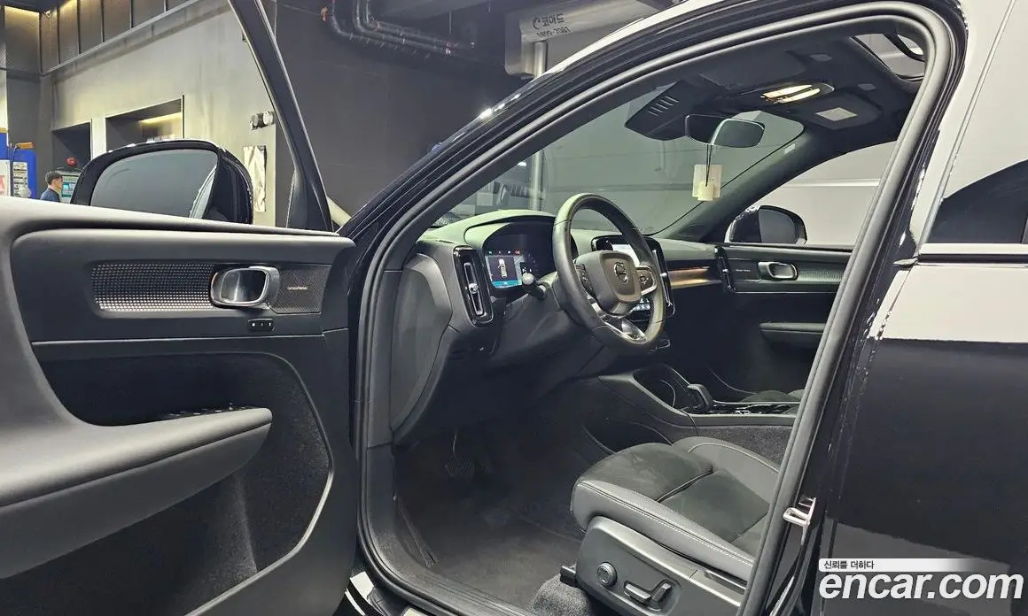 Volvo XC40 2024 2.0 автомат (гидро), фото 10 Volvo XC40 2024 2.0 автомат (гидро), фото 10