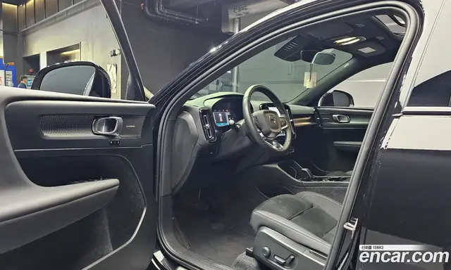 Volvo XC40 2024 2.0 автомат (гидро), миниатюра 10 Volvo XC40 2024 2.0 автомат (гидро), миниатюра 10