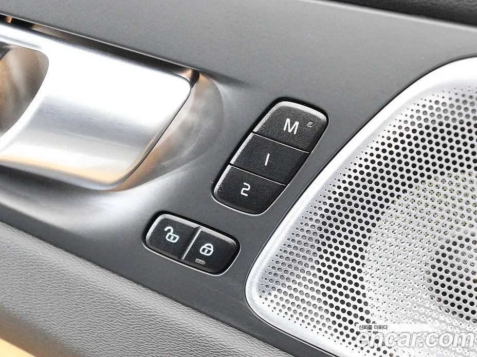 Volvo XC60 2024 2.0 автомат (гидро), фото 11