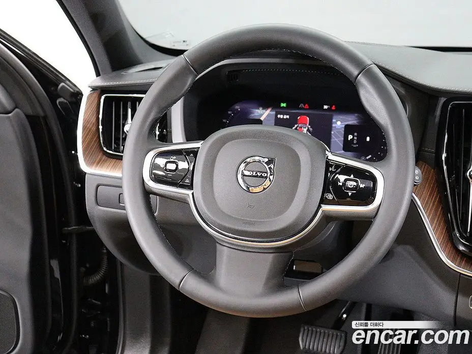 Volvo XC60 2024 2.0 автомат (гидро), фото 15