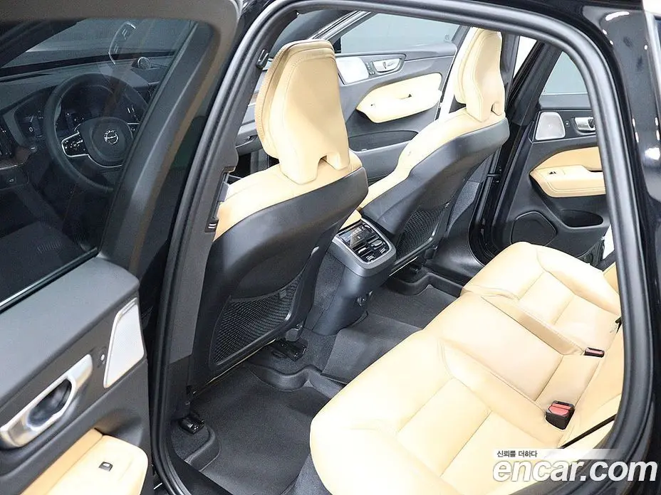 Volvo XC60 2024 2.0 автомат (гидро), фото 16