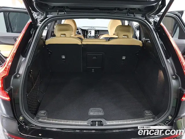 Volvo XC60 2024 2.0 автомат (гидро), миниатюра 5