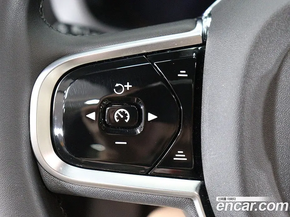 Volvo XC60 2024 2.0 автомат (гидро), фото 10