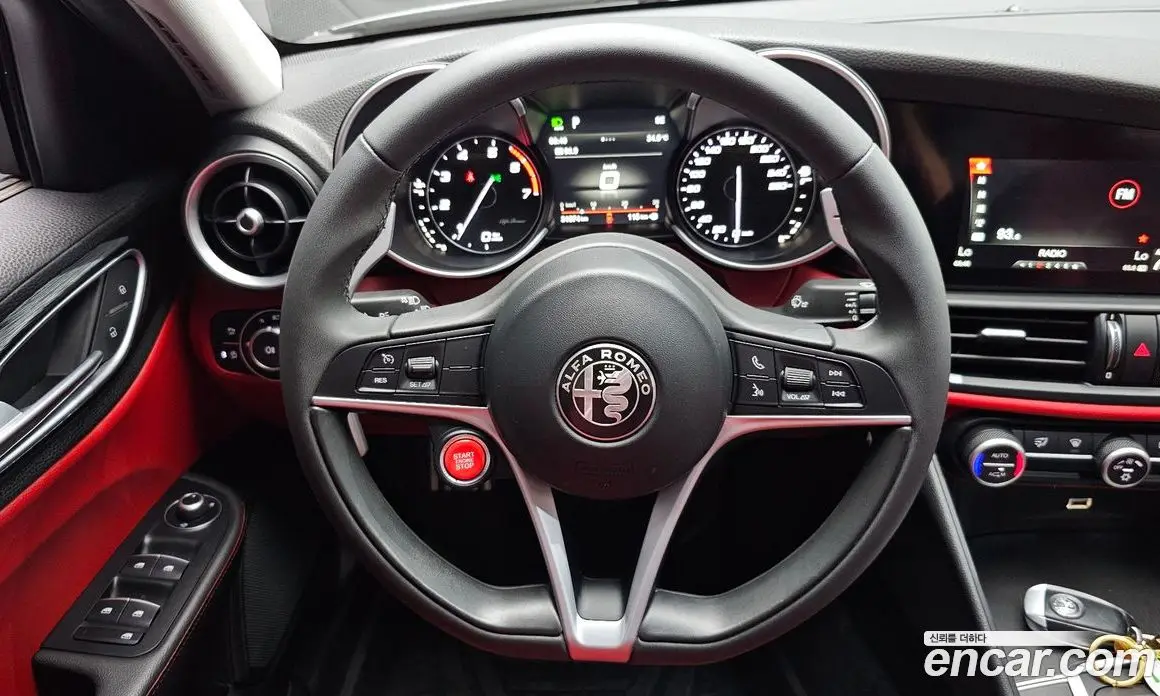 Alfa Romeo Giulia 2017 2.0 автомат (гидро), фото 12