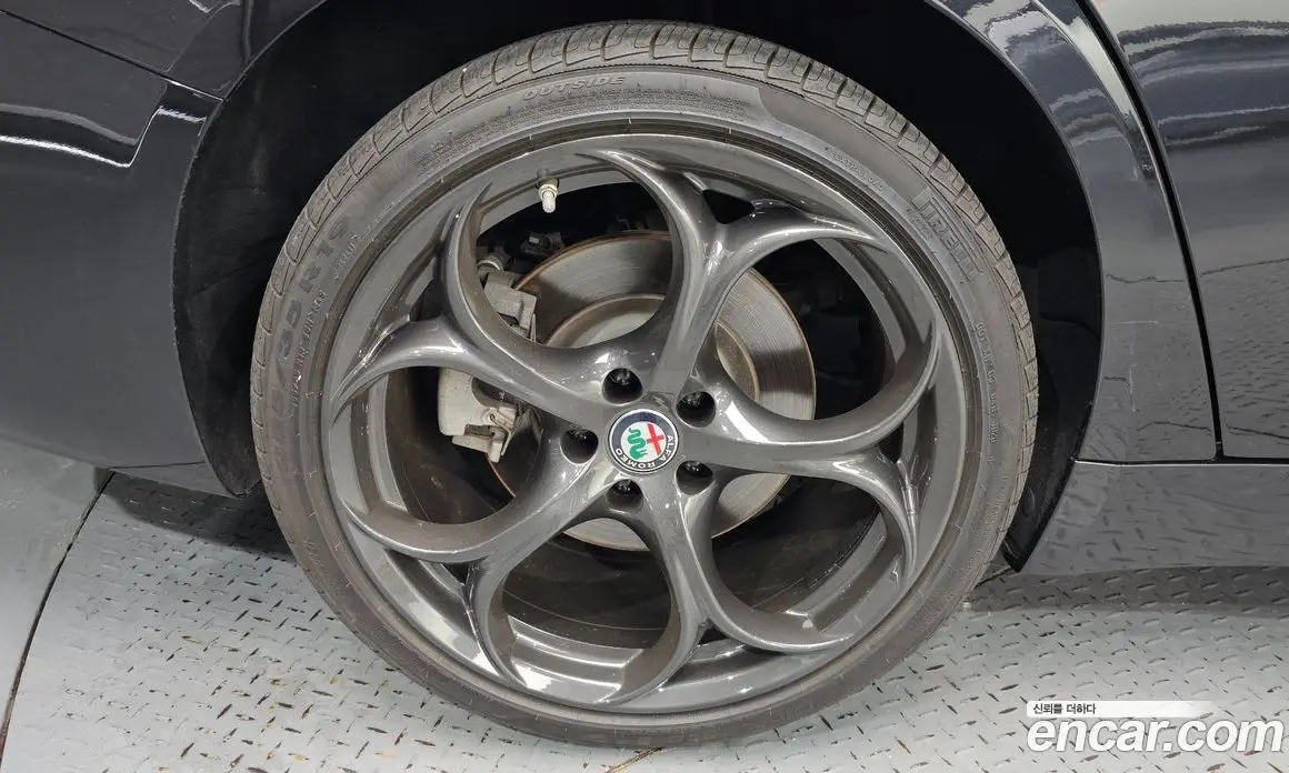 Alfa Romeo Giulia 2017 2.0 автомат (гидро), фото 5