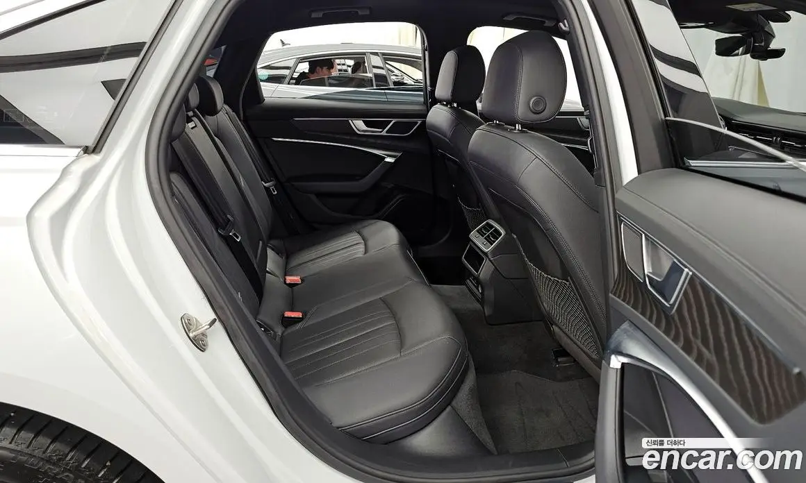 Audi A6 2023 2.0 автомат (гидро), фото 12